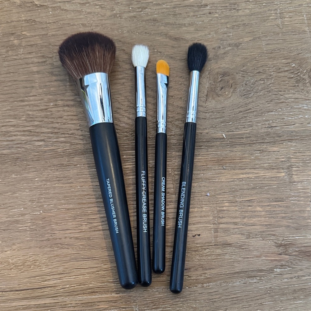 Younique makeup brush bundle